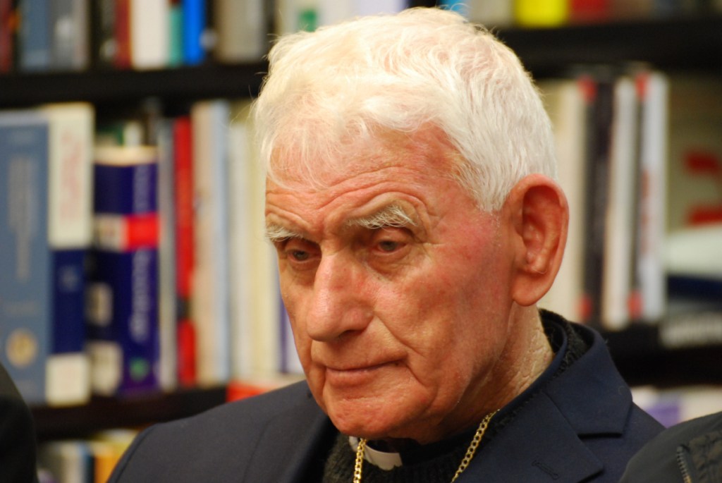 DA SEMPLICE SACERDOTE A CARDINALE: LA STORIA DI DON ERNEST, VIVO PER MIRACOLO IN UNO STATO DOVE HANNO PROVATO A UCCIDERE&nbsp;DIO