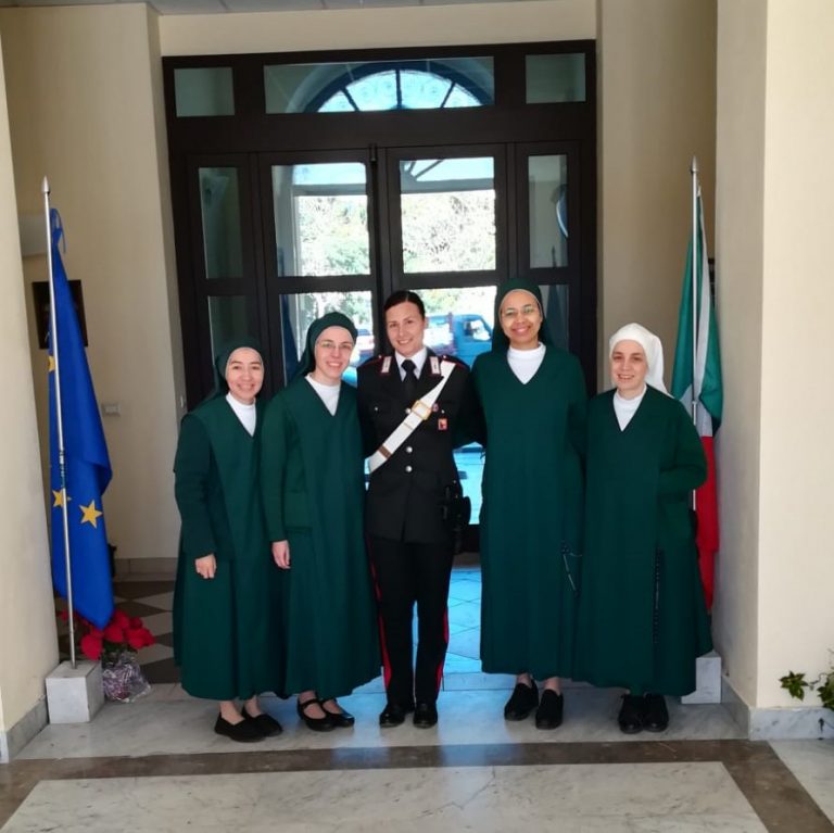 AL POSTO DELLA DIVISA L’ABITO RELIGIOSO, INVECE DELLA PISTOLA IL ROSARIO. ILENIA LASCIA L’ARMA DEI CARABINIERI PER DIVENTARE SUORA E SI CONFESSA: “AVEVO GIURATO FEDELTÀ ALLA PATRIA ORA  GIURO FEDELTÀ A&nbsp;DIO”