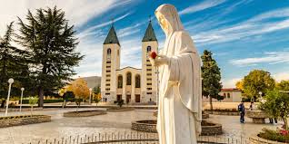 +++MEDJUGORJE, TROPPI FURTI DI OSTIE. NUOVA DISPOSIZIONE DEL DELEGATO PONTIFICIO: COMUNIONE SOLO IN&nbsp;BOCCA