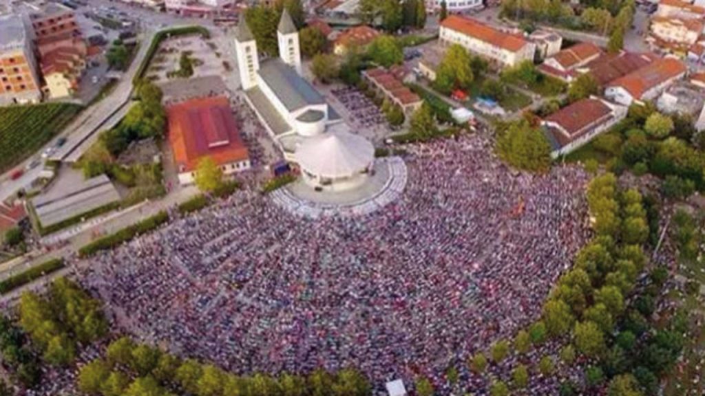 COSA SUCCEDE A MEDJUGORJE? CARDINALI E VESCOVI IN PELLEGRINAGGIO. E QUELLO STRANO SILENZIO DELLA DIOCESI DI&nbsp;MOSTAR…