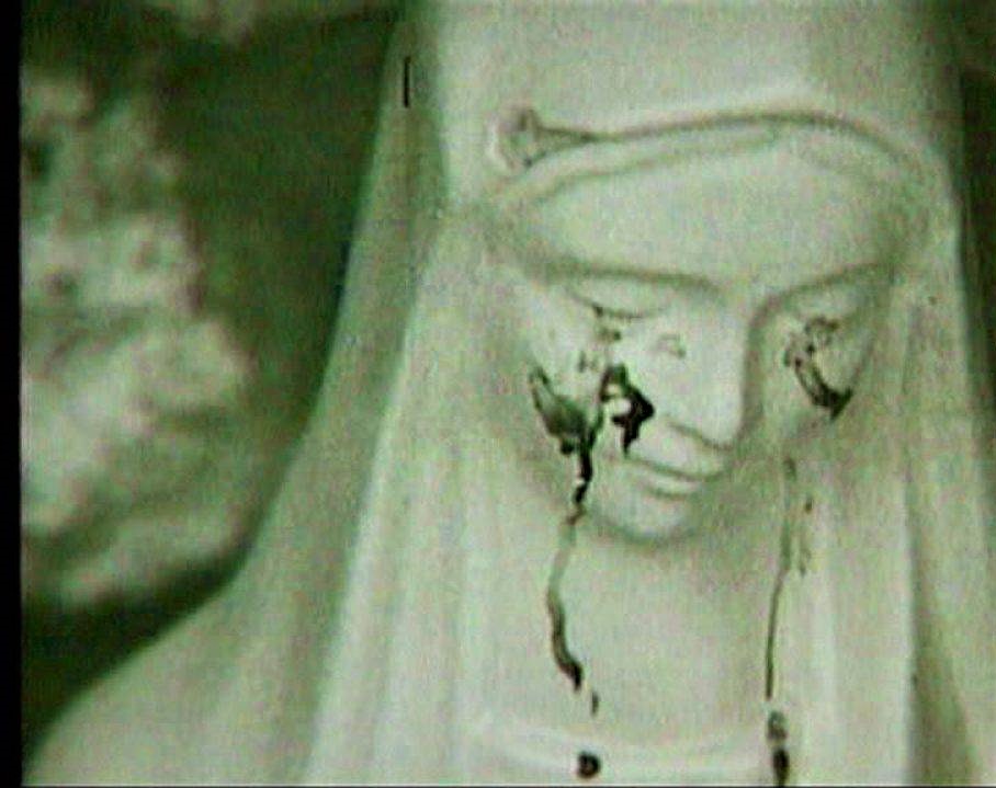 DA MEDJUGORJE A CIVITAVECCHIA, LA STRANA STORIA DELLA MADONNINA CHE LACRIMAVA (E CHE ANCORA&nbsp;LACRIMA)