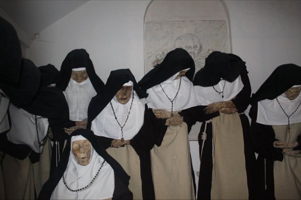 MIRACOLOSI RINVENIMENTI: LO STRANO CASO DELLE DICIASSETTE SUORE RITROVATE. UN FATTO&nbsp;INSPIEGABILE