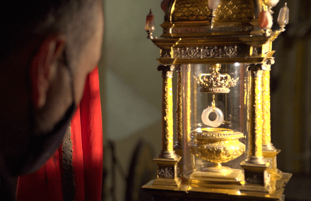 +++ ECCO L’ANELLO NUZIALE (VIDEO) CON CUI SAN GIUSEPPE SPOSÒ MARIA. DAL MEDIO ORIENTE È ARRIVATO A PERUGIA NEL 1473. È CONSERVATO IN CATTEDRALE E PER VEDERLO CI VOGLIONO BEN 14 CHIAVI. VE LO MOSTRO IN ANTEPRIMA. NE VALE LA&nbsp;PENA