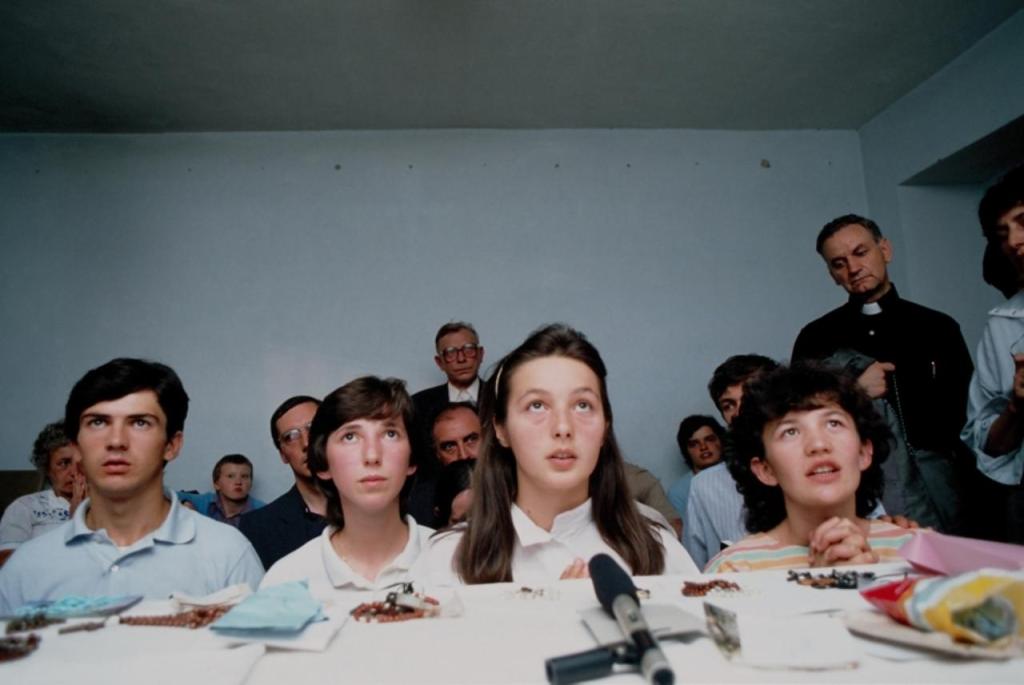 PROCESSO A MEDJUGORJE, I SERVIZI SEGRETI: “DISTRUGGERE IL FENOMENO CON LA MACCHINA DEL FANGO”.  L’OPERAZIONE “CRNICA” E L’AGENTE “OTO”. SACERDOTI E RELIGIOSI PAGATI DAI SERVIZI, ESCLUSI I DUE VESCOVI DI MOSTAR. E QUEL DOSSIER&nbsp;SPARITO