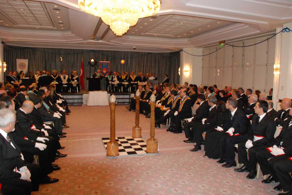 ARCIDIOCESI DI MILANO, MASSONERIA IN DIALOGO CON LA CHIESA.POLEMICHE E ANATEMI. COME STANNO DAVVERO LE&nbsp;COSE?