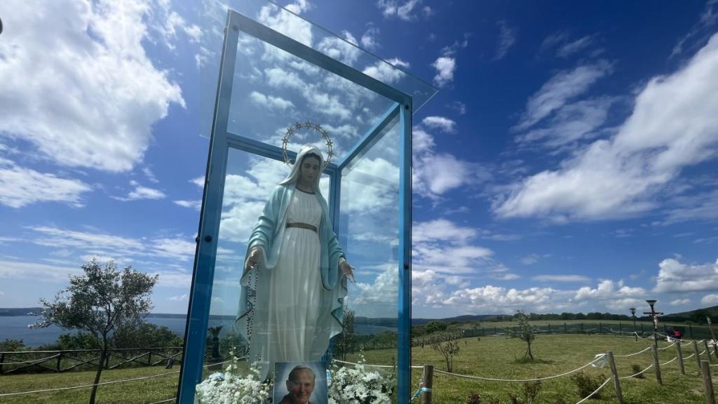 A RADIO MARIA OMELIA “A SORPRESA” PRO TREVIGNANO ROMANO. MA IL DIRETTORE SI DISSOCIA E CANCELLA LA REGISTRAZIONE. CHI È IL SACERDOTE CHE ELOGIA GISELLA&nbsp;CARDIA?