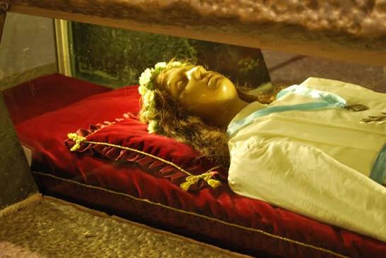 TRE TEOLOGHE TEDESCHE CONTRO SANTA MARIA GORETTI: “BASTA CHIAMARLA MARTIRE DELLA PUREZZA. NON È POLITICAMENTE CORRETTO”